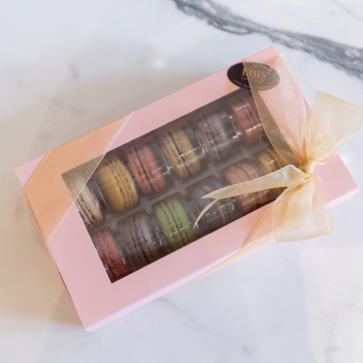 12 French Macarons