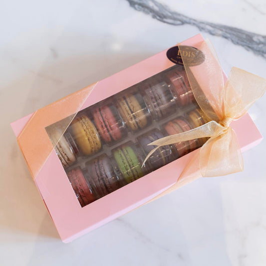 12 French Macarons